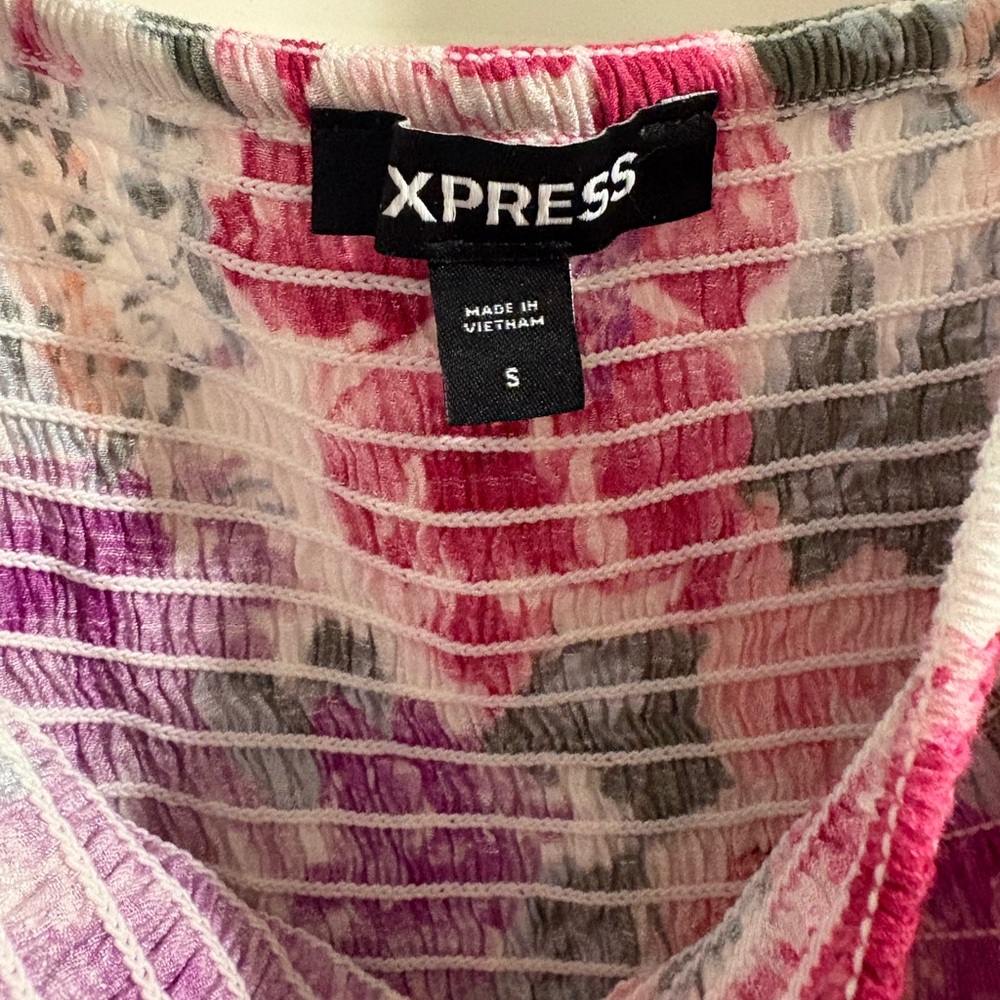 Express Textured Crop Top - Picture 3 of 4